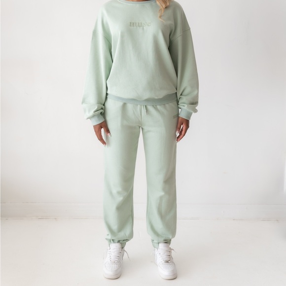 SAGE GREEN SWEATPANTS AND CREWNECK - Picture 2 of 6